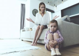 Bűntudatot kelt, érzelmileg zsarol - a mérgező szülők ismertetőjegyei