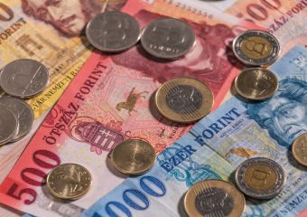 Így emelkednek januártól a családi ellátások összegei