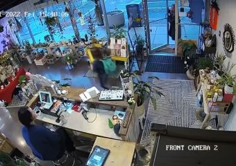 "Tégy úgy, mintha az anyukám lennél!" - Pénztárostól kért segítséget a gyerek, akit követett egy idegen