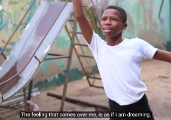 Életre szóló lehetőség: az esőben balettozó nigériai kisfiú ösztöndíjat kapott egy New York-i iskolától
