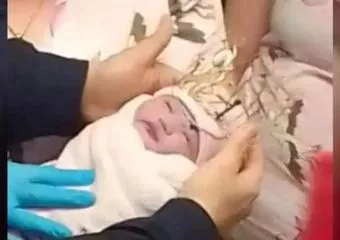 Megkoronáztak egy kislányt születése után Kaposváron