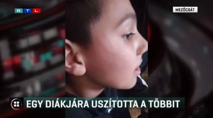 Húsz gyerek ütötte a 12 éves fiút Mezőcsáton: tanáruk 5-öst ígért nekik mindezért Húsz gyerek ütötte a 12 éves fiút Mezőcsáton: tanáruk 5-öst ígért nekik mindezért