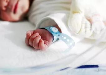 Édesapja mentette meg a 3 napos baba életét a mentők utasításai alapján