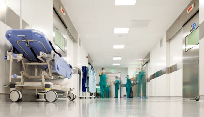 Komplikáció miatt le kellett vágni egy friss anyuka kéz- és lábfejeit szülés után - ezek a gyermekágyi szepszis jelei Komplikáció miatt le kellett vágni egy friss anyuka kéz- és lábfejeit szülés után - ezek a gyermekágyi szepszis jelei