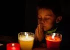 A 4 éves kisfiú addig imádkozott a nagypapájáért, míg fel nem ébredt a kómából
