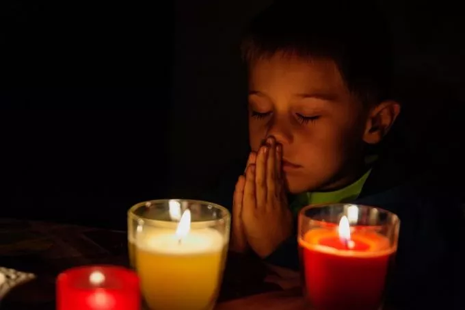 A 4 éves kisfiú addig imádkozott a nagypapájáért, míg fel nem ébredt a kómából