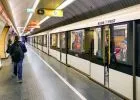 Bezáródott a metró ajtaja a tanárok előtt: 12 sikítozó gyerekkel indult el a szerelvény