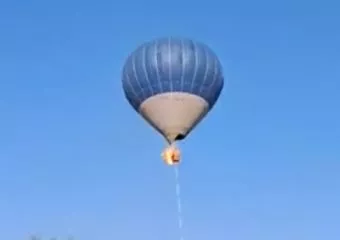 Születésnapi meglepetés volt - a lángoló hőlégballonból a házaspár kislánya a semmibe ugrott