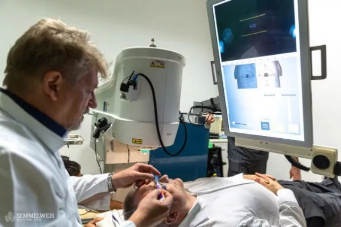 Új eljárással kezelik a zöldhályogot a Semmelweis Szemészeti Klinikáján Új eljárással kezelik a zöldhályogot a Semmelweis Szemészeti Klinikáján