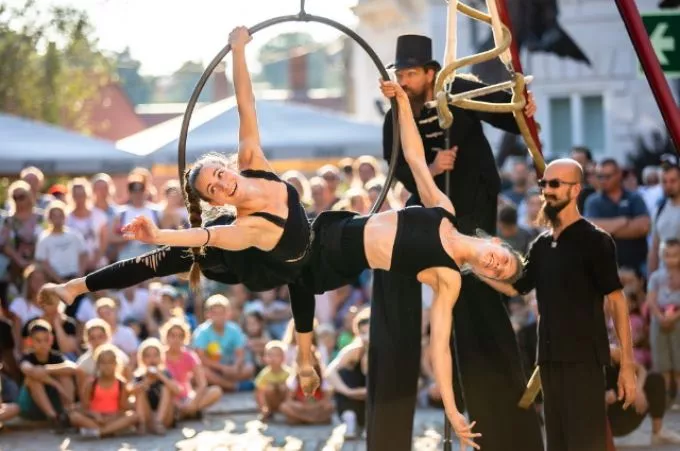 Formabontó cirkuszi előadások Veszprémben, Európa Kulturális Fővárosában Formabontó cirkuszi előadások Veszprémben, Európa Kulturális Fővárosában