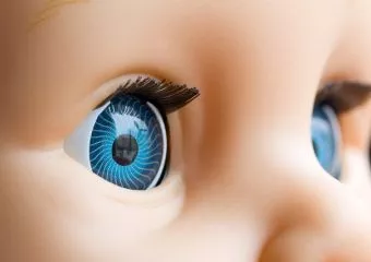 Így készülnek a játékbabák - illúzióromboló videó a kulisszák mögül