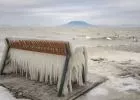 Befagyott a Balaton vize, de életveszélyes rámenni - akár 200.000 Ft-ra is megbírságolhatnak