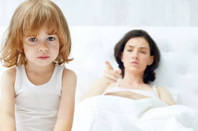 Négy mérgező mondat, amit sose mondj a gyerekednek!