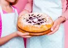 "Ez az én anyukám pitéje!" - A tinilány nem hajlandó megosztani elhunyt édesanyja pitéjének receptjét, hogy új mostohaanyja elkészíthesse