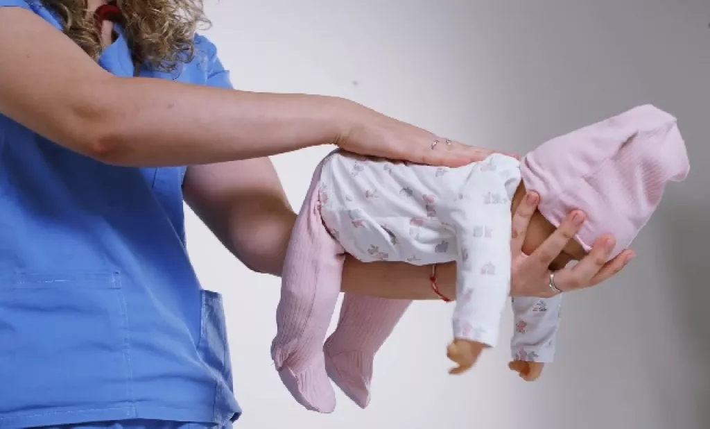 Mit tegyünk, ha a baba félrenyelte a tejet és fulladozik? Mit tegyünk, ha a baba félrenyelte a tejet és fulladozik?