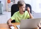 Az alfa generációs gyerekek többet játszanak online, mint valaha. Hogyan védhetjük meg őket az online ragadozóktól?