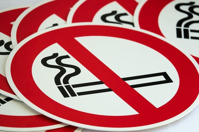 dohányzást tiltó tábla