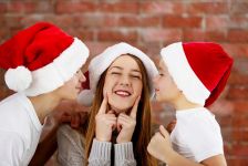Ezért ne erőltesd rá gyermekedre, hogy puszilgathassák a rokonok karácsonykor