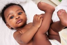 Ezért nem sírósak az afrikai babák - egy kenyai édesanya elárulta a titkot